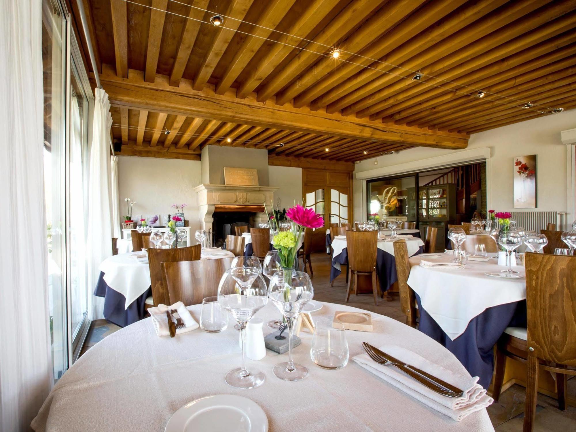 Hôtel-Restaurant La Gremelle Ladoix-Serrigny Exterior foto